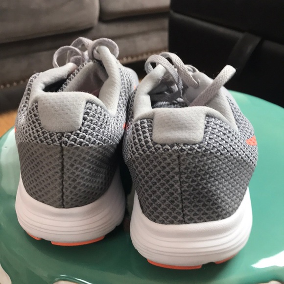 Like new Nike Revolution 3 Shoes! - Picture 3 of 6